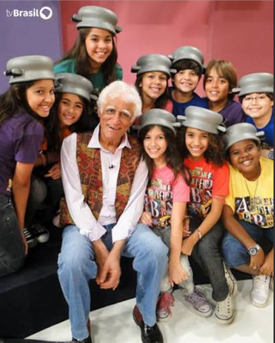 Ziraldo com as crianças do programa ABZ do Ziraldo